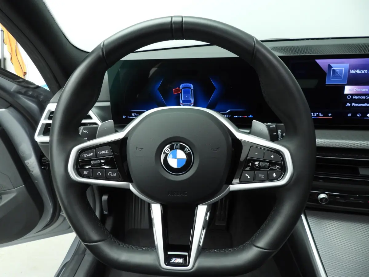 318i | M-Sportpakket | LED | Leder | Navigatie | Trekhaak | Panoramadak | Stoelverwarming | DAB | Alu 18 inch