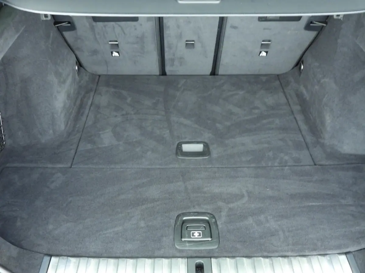318i | M-Sportpakket | LED | Leder | Navigatie | Trekhaak | Panoramadak | Stoelverwarming | DAB | Alu 18 inch