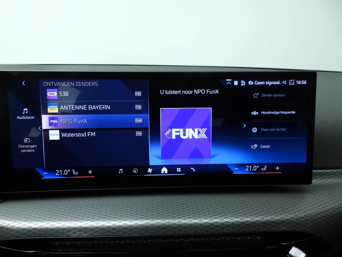 318i | M-Sportpakket | LED | Leder | Navigatie | Trekhaak | Panoramadak | Stoelverwarming | DAB | Alu 18 inch