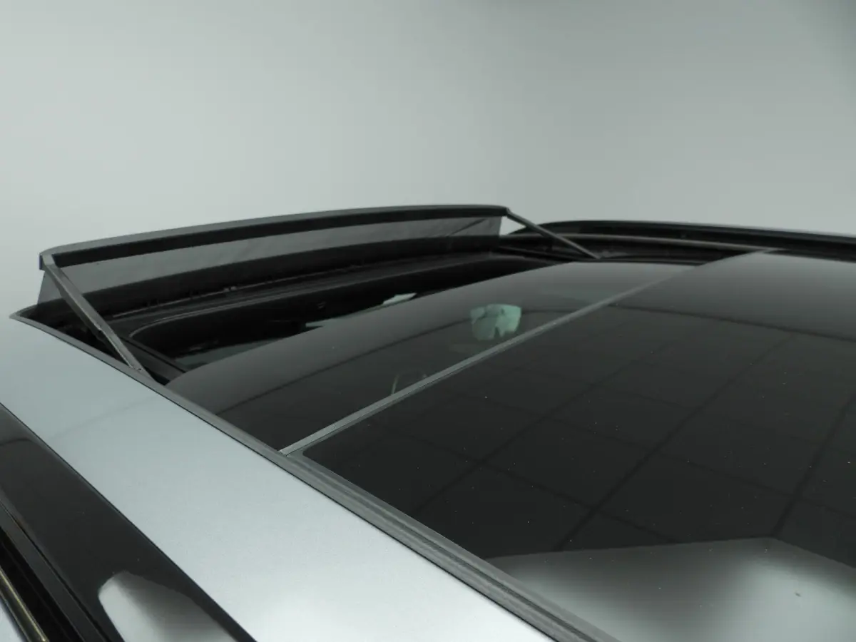 318i | M-Sportpakket | LED | Leder | Navigatie | Trekhaak | Panoramadak | Stoelverwarming | DAB | Alu 18 inch