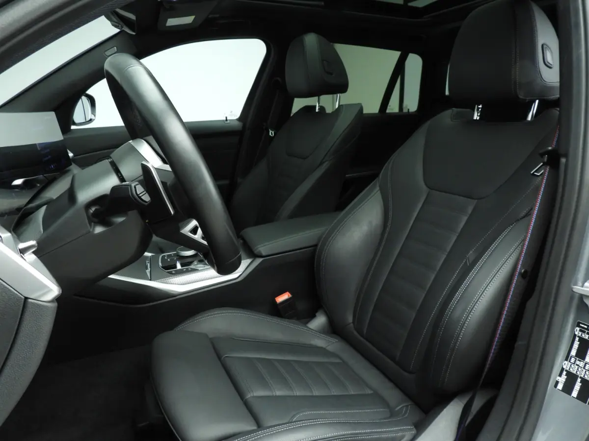318i | M-Sportpakket | LED | Leder | Navigatie | Trekhaak | Panoramadak | Stoelverwarming | DAB | Alu 18 inch