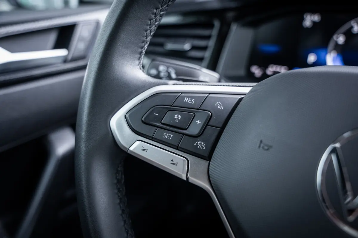 1.0 TSI Life Edition | Achteruitrijcamera | Airco | Cruise control adaptief met Stop&Go en stuurhulp