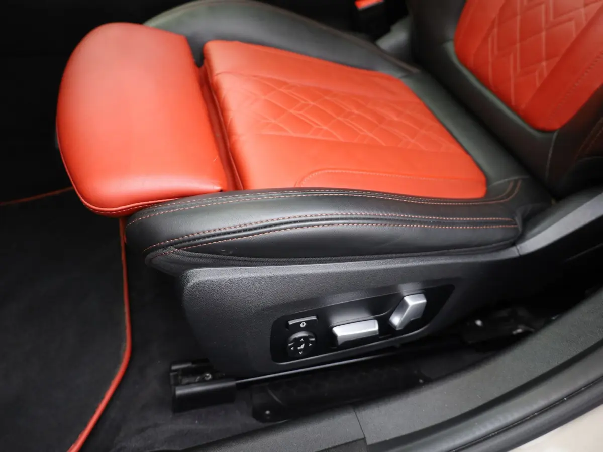 330e High Executive | Schuif/Kanteldak | Head up | Laser Led | Memory | Harman Kardon | Trekhaak | Prijs Rijklaar!!