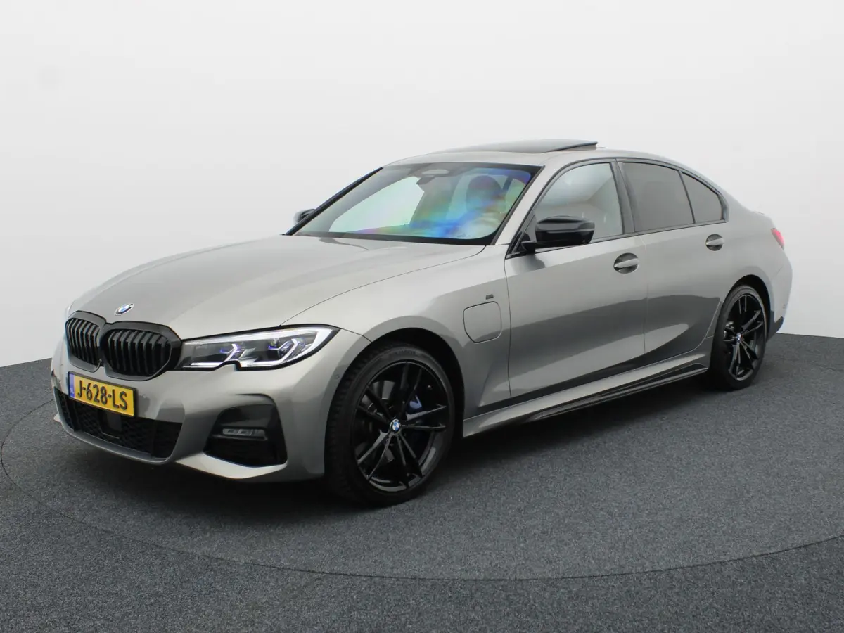 330e High Executive | Schuif/Kanteldak | Head up | Laser Led | Memory | Harman Kardon | Trekhaak | Prijs Rijklaar!!