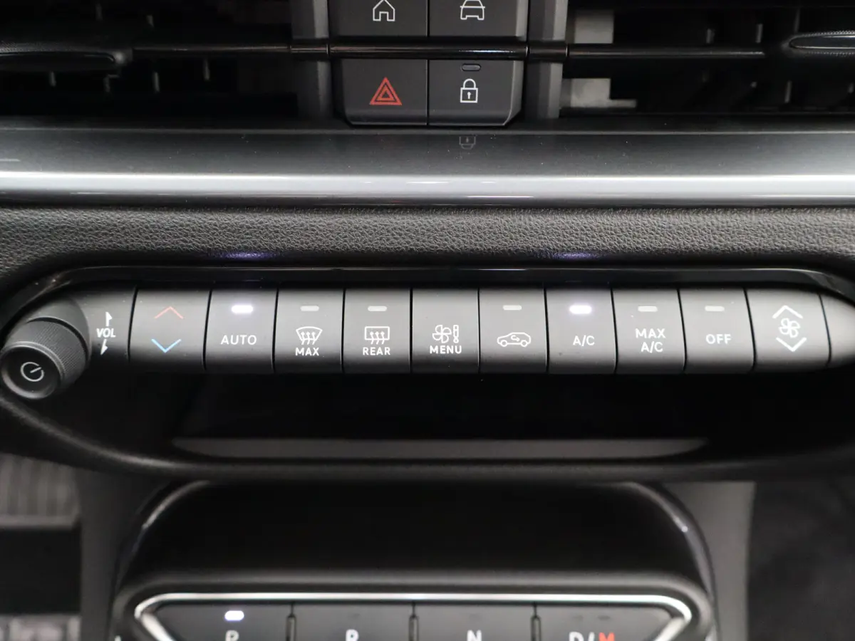 1.2 Hybrid Icon | Automaat | Carplay | Cruise | Clima | Navi | 17"LMV | PDC V+A |