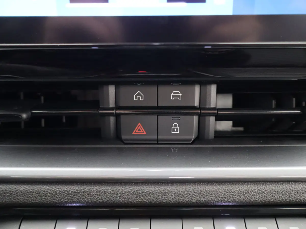 1.2 Hybrid Icon | Automaat | Carplay | Cruise | Clima | Navi | 17"LMV | PDC V+A |