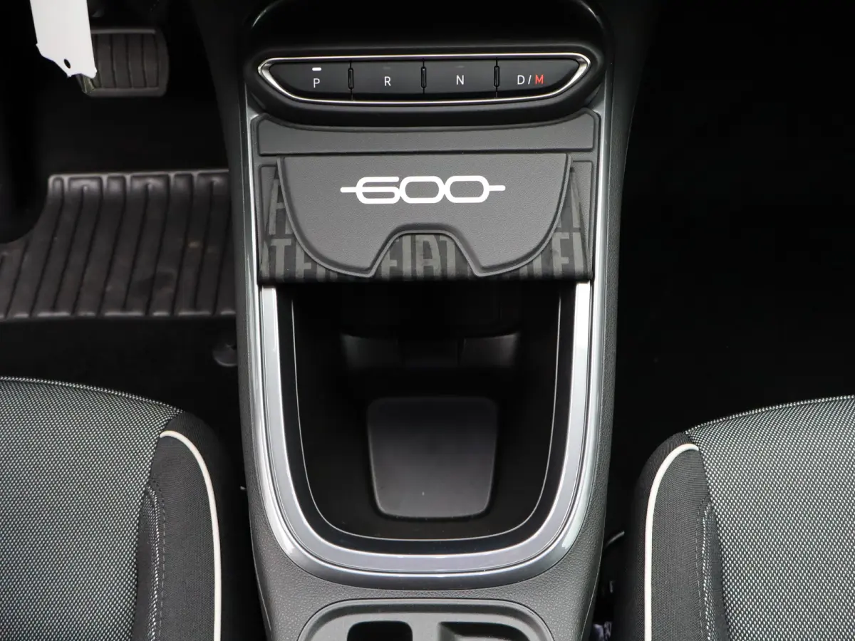 1.2 Hybrid Icon | Automaat | Carplay | Cruise | Clima | Navi | 17"LMV | PDC V+A |