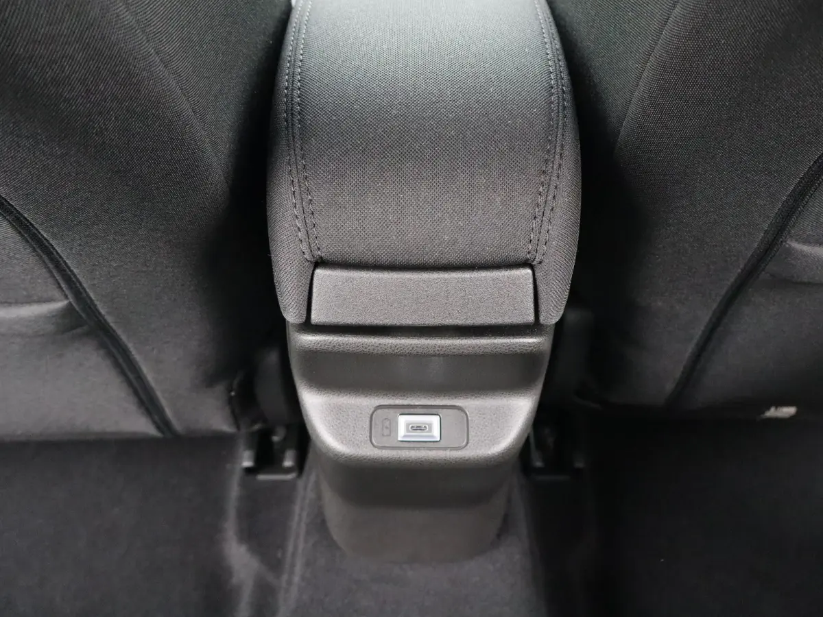 1.2 Hybrid Icon | Automaat | Carplay | Cruise | Clima | Navi | 17"LMV | PDC V+A |