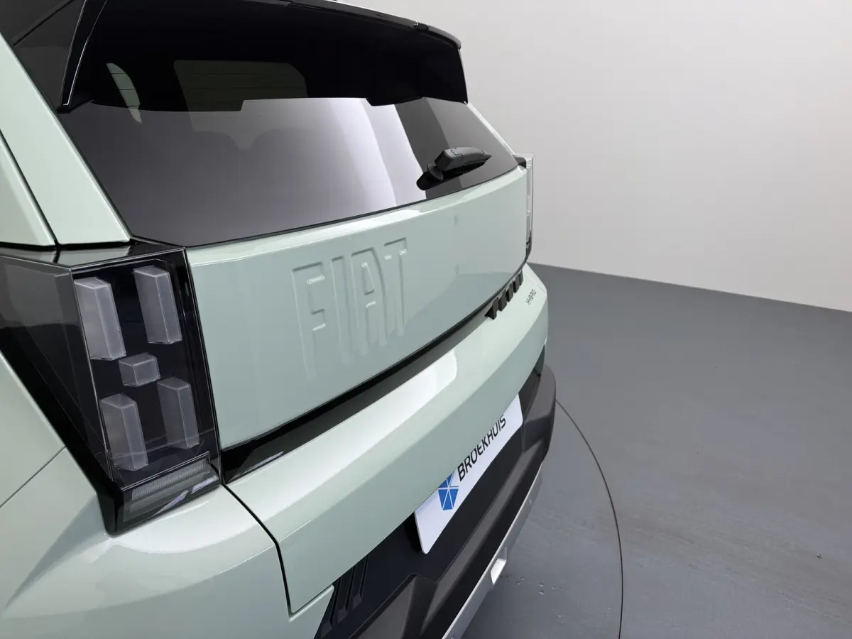 1.2 Hybrid ICON | Achteruitrijcamera | Apple Carplay/Android Auto|telefoonintegratie premium | Extra getint glas