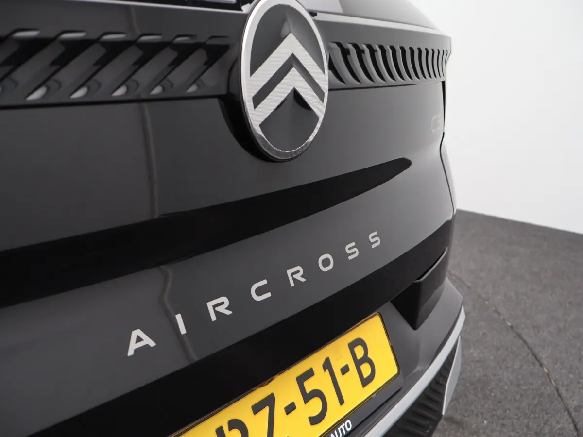 1.2 Hybrid 145pk Max | 8 Jaar Fabrieksgarantie | Camera | Parkeersensoren Voor en Achter | Apple Carplay/Android Auto | Cruise Control | Dodehoek Detectie | 17" Lichtmetalen Velgen