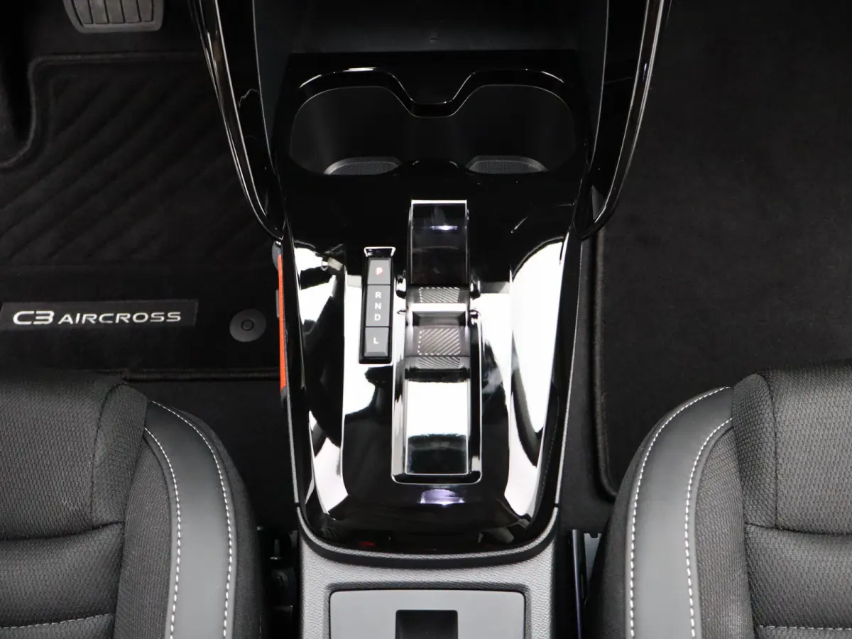 1.2 Hybrid 145pk Max | 8 Jaar Fabrieksgarantie | Camera | Parkeersensoren Voor en Achter | Apple Carplay/Android Auto | Cruise Control | Dodehoek Detectie | 17" Lichtmetalen Velgen