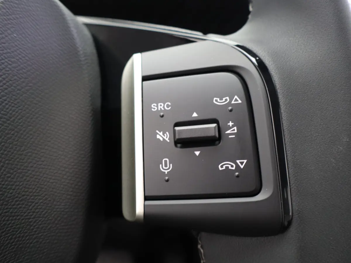 1.2 Hybrid 145pk Max | 8 Jaar Fabrieksgarantie | Camera | Parkeersensoren Voor en Achter | Apple Carplay/Android Auto | Cruise Control | Dodehoek Detectie | 17" Lichtmetalen Velgen