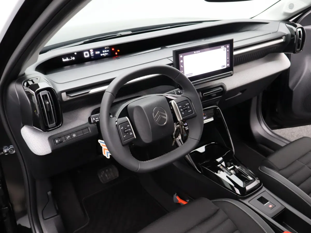 1.2 Hybrid 145pk Max | 8 Jaar Fabrieksgarantie | Camera | Parkeersensoren Voor en Achter | Apple Carplay/Android Auto | Cruise Control | Dodehoek Detectie | 17" Lichtmetalen Velgen