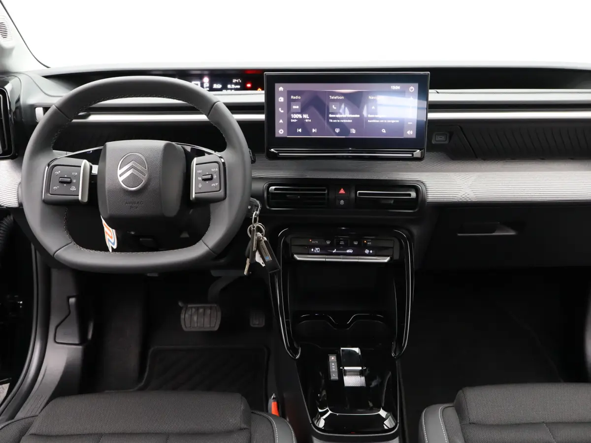 1.2 Hybrid 145pk Max | 8 Jaar Fabrieksgarantie | Camera | Parkeersensoren Voor en Achter | Apple Carplay/Android Auto | Cruise Control | Dodehoek Detectie | 17" Lichtmetalen Velgen