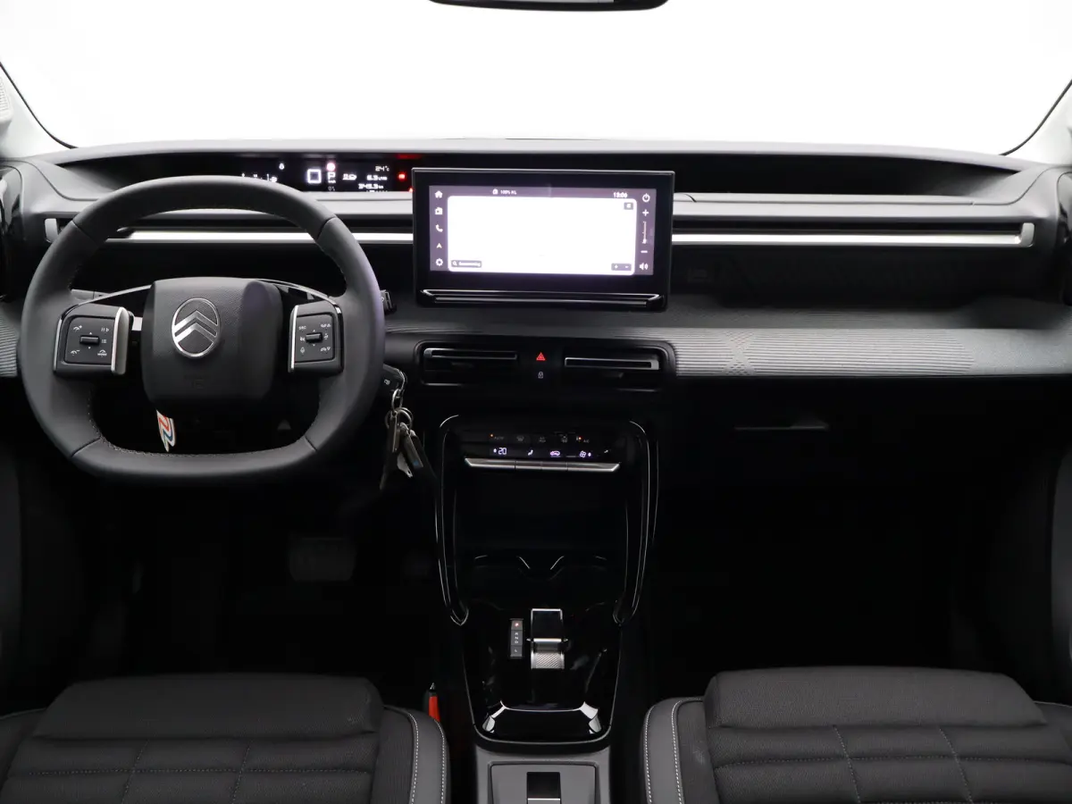 1.2 Hybrid 145pk Max | 8 Jaar Fabrieksgarantie | Camera | Parkeersensoren Voor en Achter | Apple Carplay/Android Auto | Cruise Control | Dodehoek Detectie | 17" Lichtmetalen Velgen