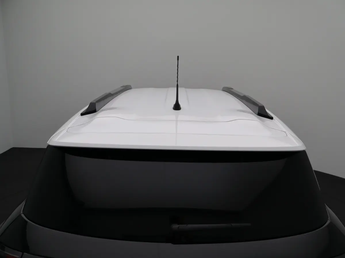 1.2 Hybrid 145pk Max | 8 Jaar Fabrieksgarantie | Camera | Parkeersensoren Voor en Achter | Apple Carplay/Android Auto | Cruise Control | Dodehoek Detectie | 17" Lichtmetalen Velgen