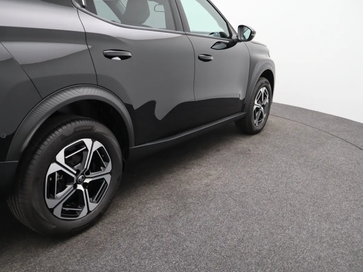 1.2 Hybrid 145pk Max | 8 Jaar Fabrieksgarantie | Camera | Parkeersensoren Voor en Achter | Apple Carplay/Android Auto | Cruise Control | Dodehoek Detectie | 17" Lichtmetalen Velgen