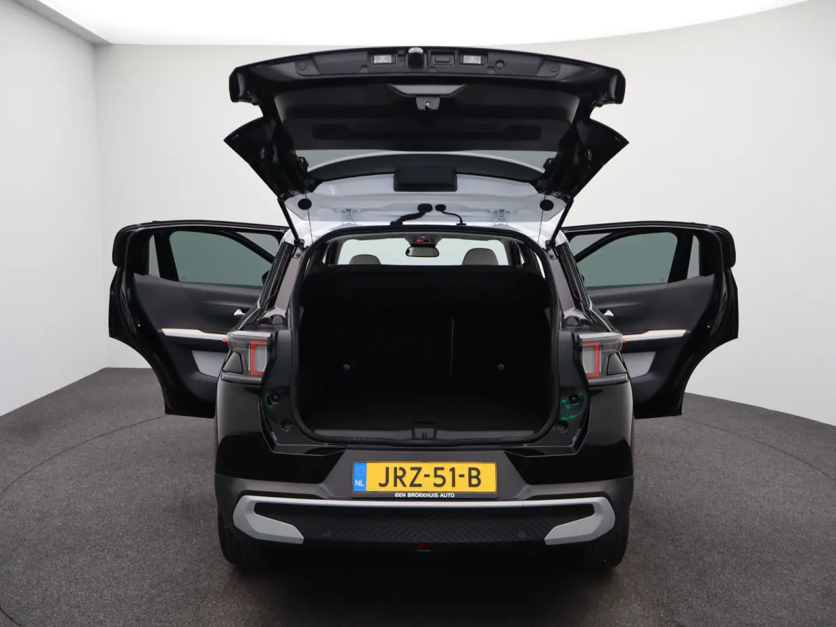 1.2 Hybrid 145pk Max | 8 Jaar Fabrieksgarantie | Camera | Parkeersensoren Voor en Achter | Apple Carplay/Android Auto | Cruise Control | Dodehoek Detectie | 17" Lichtmetalen Velgen