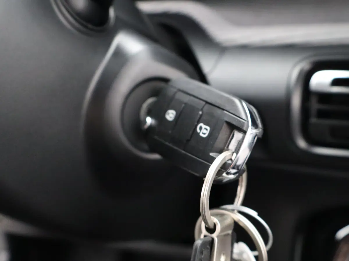 1.2 Hybrid 145pk Max | 8 Jaar Fabrieksgarantie | Camera | Parkeersensoren Voor en Achter | Apple Carplay/Android Auto | Cruise Control | Dodehoek Detectie | 17" Lichtmetalen Velgen