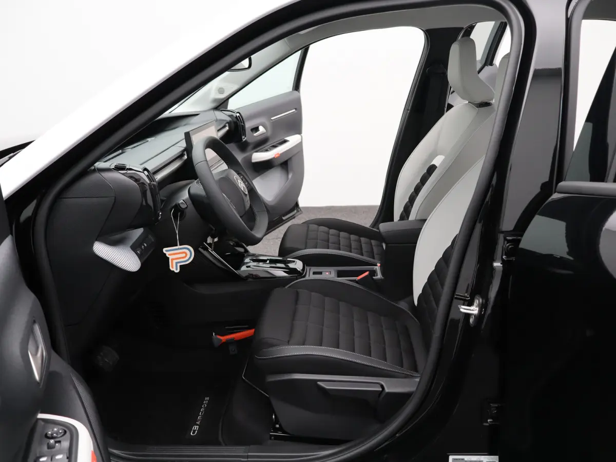1.2 Hybrid 145pk Max | 8 Jaar Fabrieksgarantie | Camera | Parkeersensoren Voor en Achter | Apple Carplay/Android Auto | Cruise Control | Dodehoek Detectie | 17" Lichtmetalen Velgen