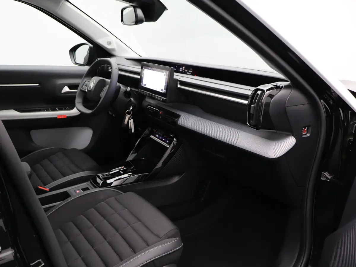1.2 Hybrid 145pk Max | 8 Jaar Fabrieksgarantie | Camera | Parkeersensoren Voor en Achter | Apple Carplay/Android Auto | Cruise Control | Dodehoek Detectie | 17" Lichtmetalen Velgen