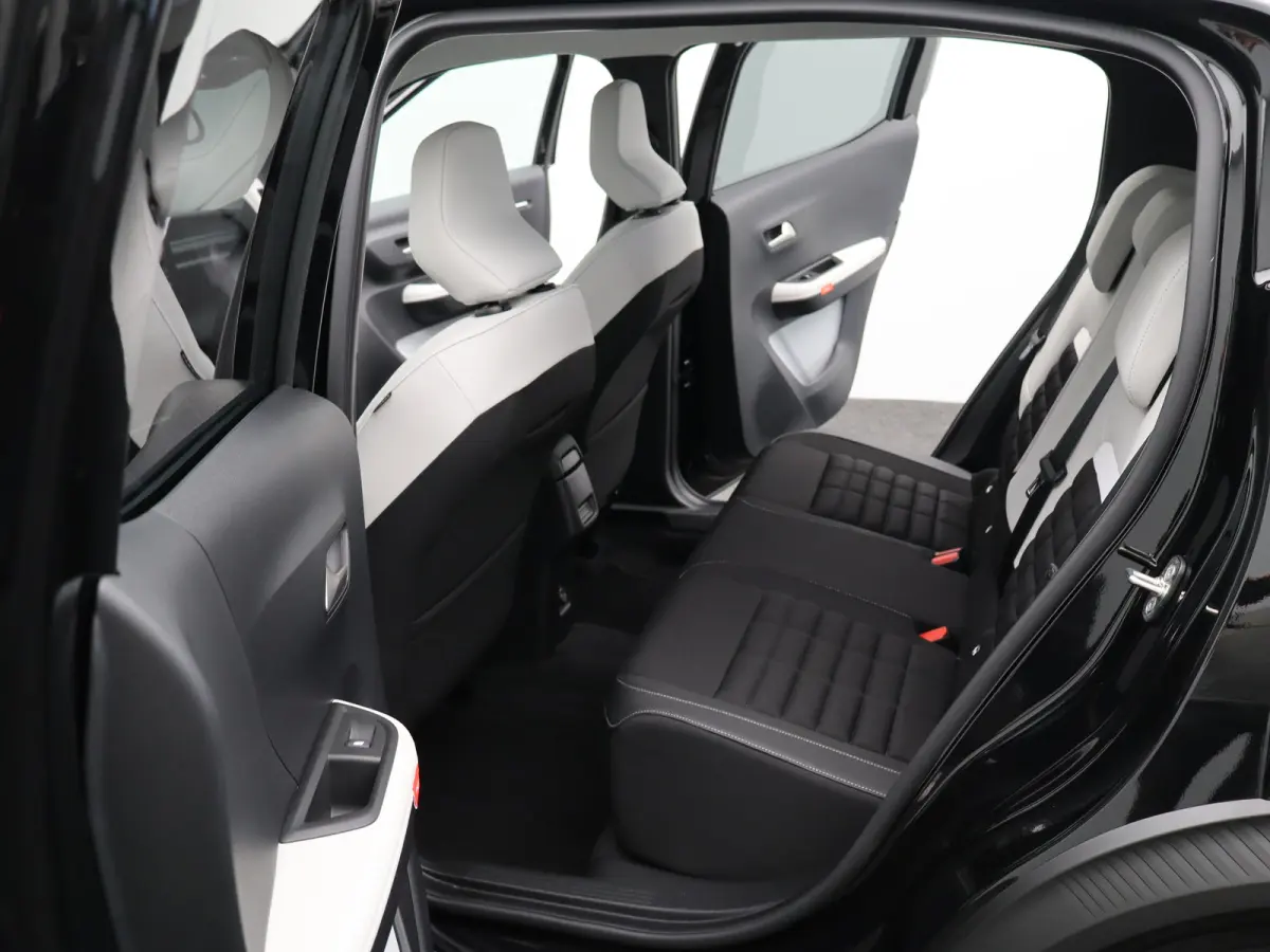 1.2 Hybrid 145pk Max | 8 Jaar Fabrieksgarantie | Camera | Parkeersensoren Voor en Achter | Apple Carplay/Android Auto | Cruise Control | Dodehoek Detectie | 17" Lichtmetalen Velgen