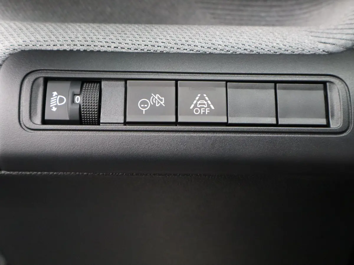 1.2 Hybrid 145pk Max | 8 Jaar Fabrieksgarantie | Camera | Parkeersensoren Voor en Achter | Apple Carplay/Android Auto | Cruise Control | Dodehoek Detectie | 17" Lichtmetalen Velgen