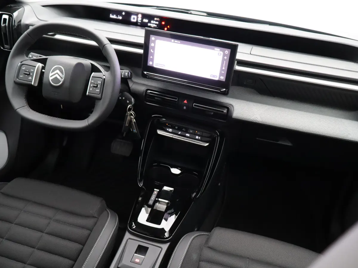 1.2 Hybrid 145pk Max | 8 Jaar Fabrieksgarantie | Camera | Parkeersensoren Voor en Achter | Apple Carplay/Android Auto | Cruise Control | Dodehoek Detectie | 17" Lichtmetalen Velgen