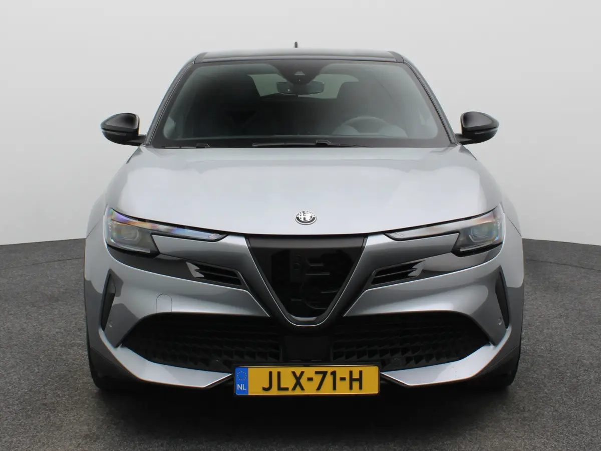Elettrica Veloce 54 kWh 280 PK! | Sperdifferentieel | Sabelt Kuipstoelen | Camera | Parkeersensoren Voor en Achter | 20" Lichtmetalen Velgen | Elektrische Kofferklep | Stoelverwarming | Elek