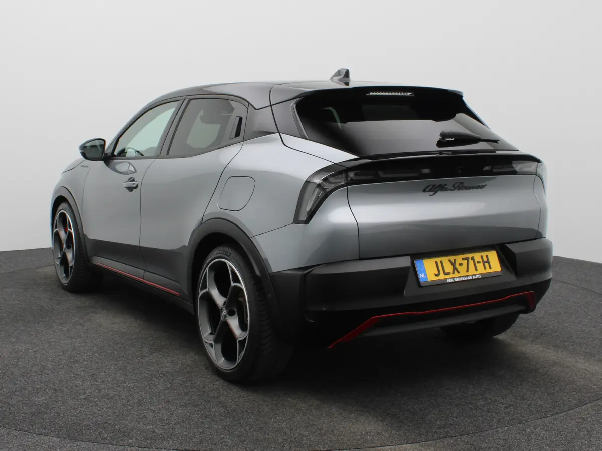 Elettrica Veloce 54 kWh 280 PK! | Sperdifferentieel | Sabelt Kuipstoelen | Camera | Parkeersensoren Voor en Achter | 20" Lichtmetalen Velgen | Elektrische Kofferklep | Stoelverwarming | Elek