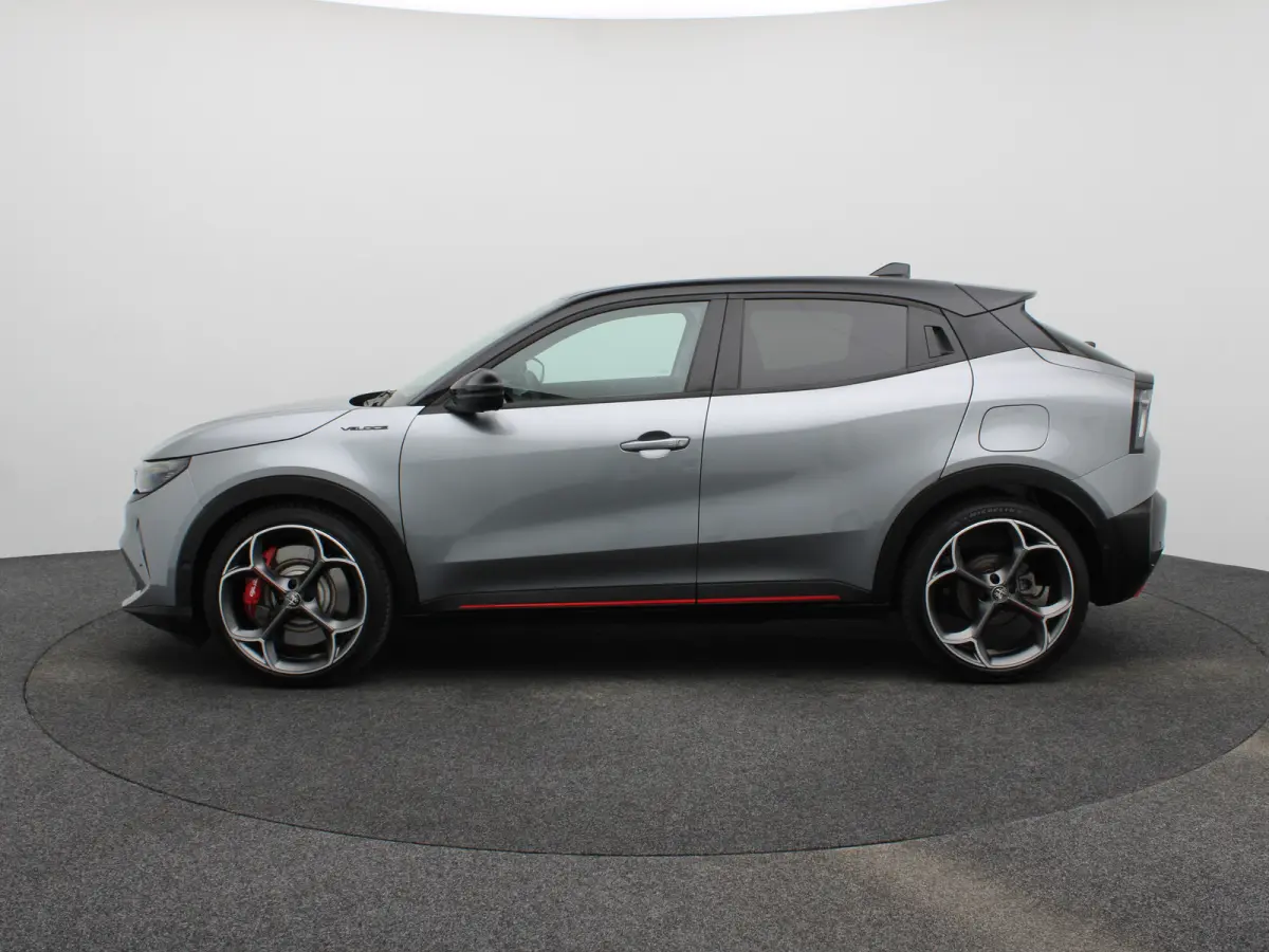 Elettrica Veloce 54 kWh 280 PK! | Sperdifferentieel | Sabelt Kuipstoelen | Camera | Parkeersensoren Voor en Achter | 20" Lichtmetalen Velgen | Elektrische Kofferklep | Stoelverwarming | Elek
