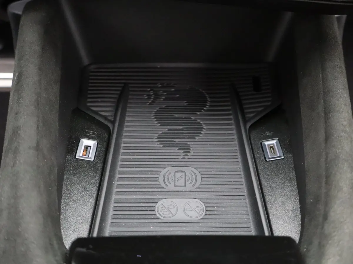 Elettrica Veloce 54 kWh 280 PK! | Sperdifferentieel | Sabelt Kuipstoelen | Camera | Parkeersensoren Voor en Achter | 20" Lichtmetalen Velgen | Elektrische Kofferklep | Stoelverwarming | Elek