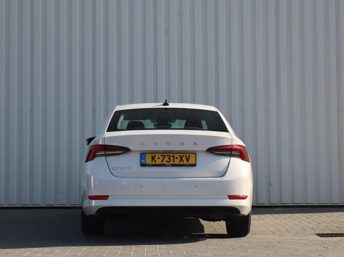 1.0 TSI 110pk Ambition | Cruise Control | Apple Carplay/Android Auto | LED Koplampen | Parkeersensor Achter