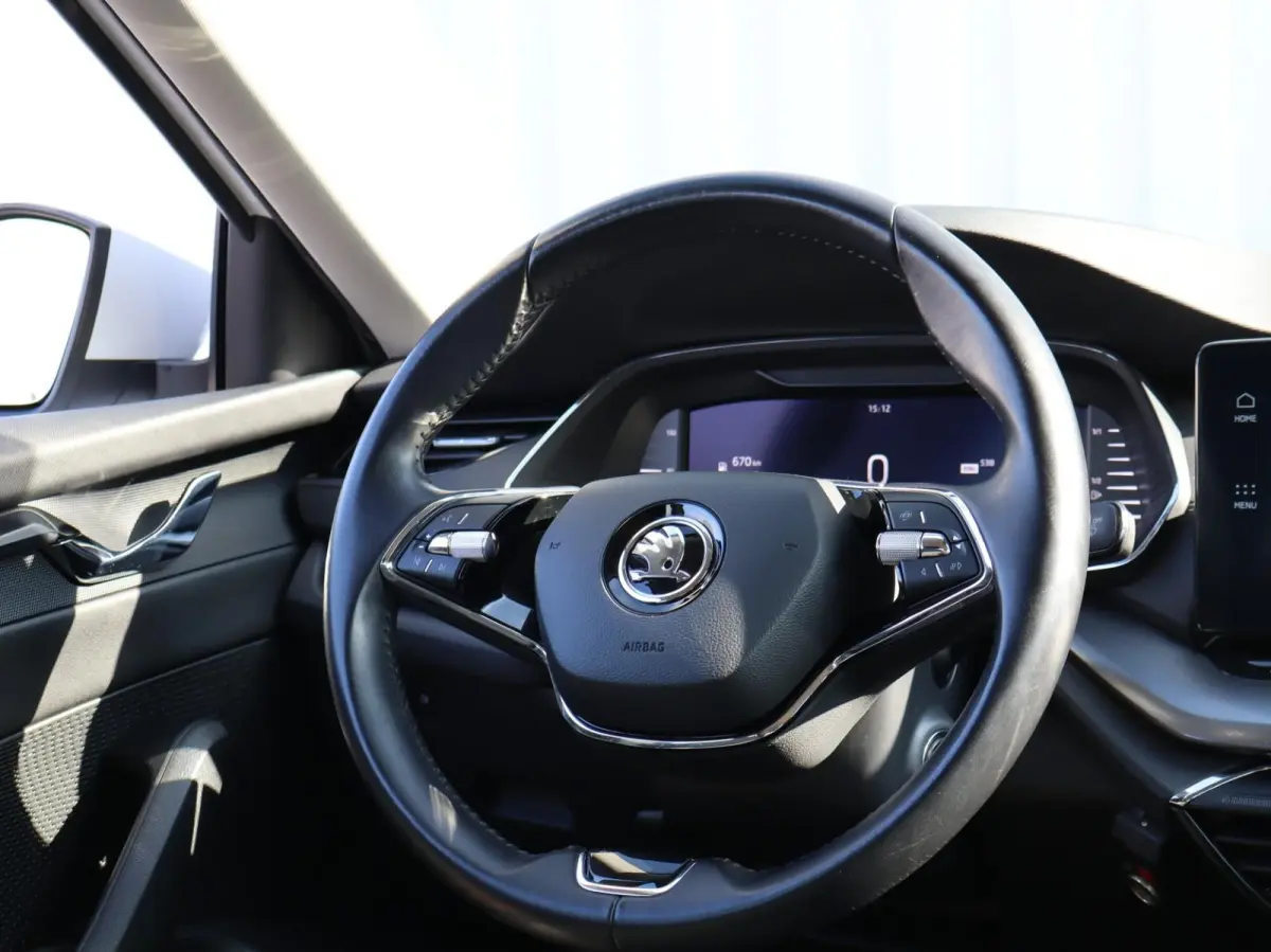 1.0 TSI 110pk Ambition | Cruise Control | Apple Carplay/Android Auto | LED Koplampen | Parkeersensor Achter