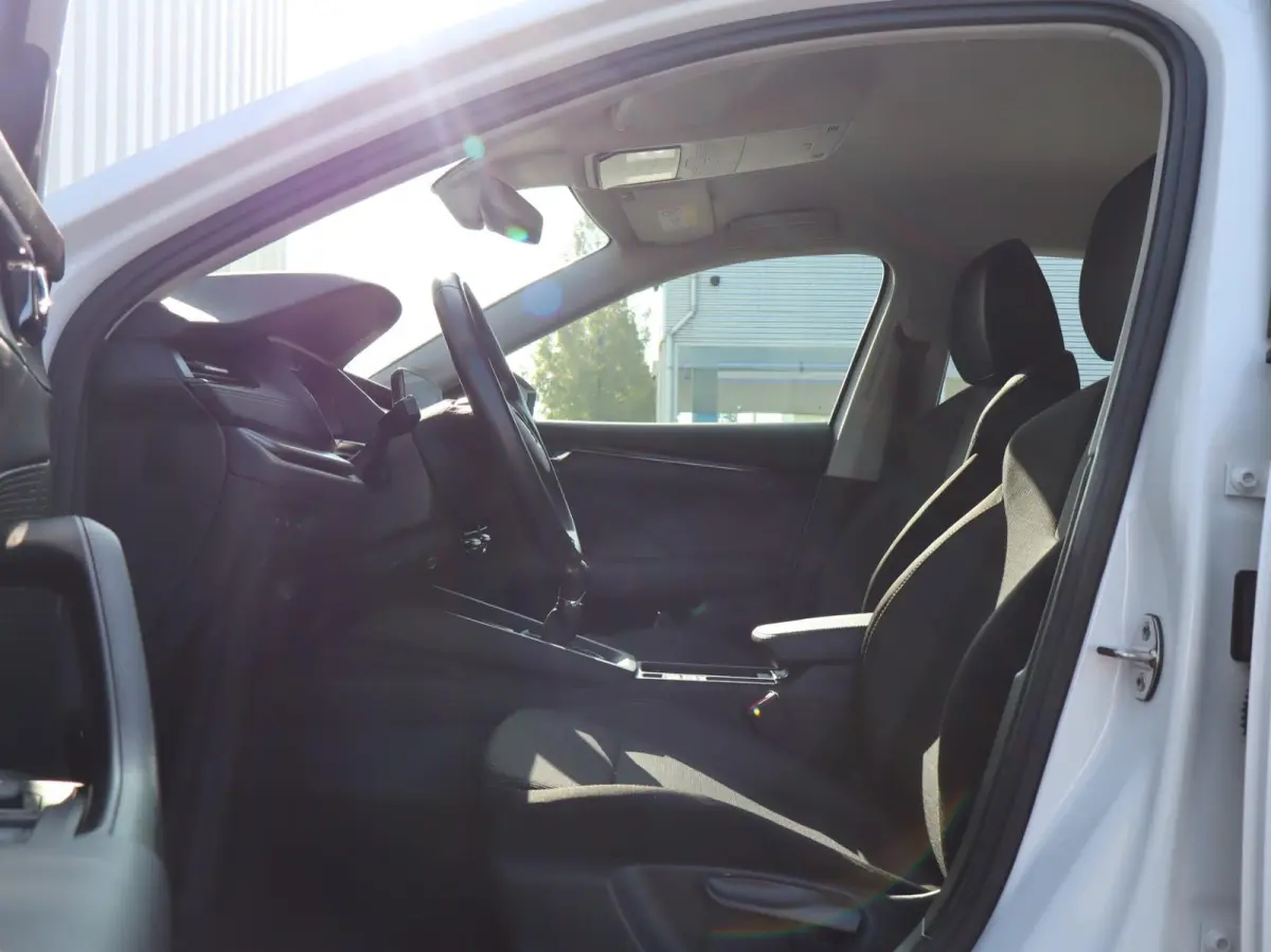 1.0 TSI 110pk Ambition | Cruise Control | Apple Carplay/Android Auto | LED Koplampen | Parkeersensor Achter