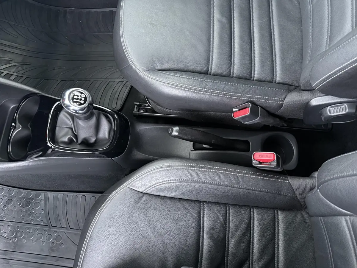 1.0 e-VTi Allure | lederen bekleding | stoelverwarming | achteruitrijcamera | climate control |