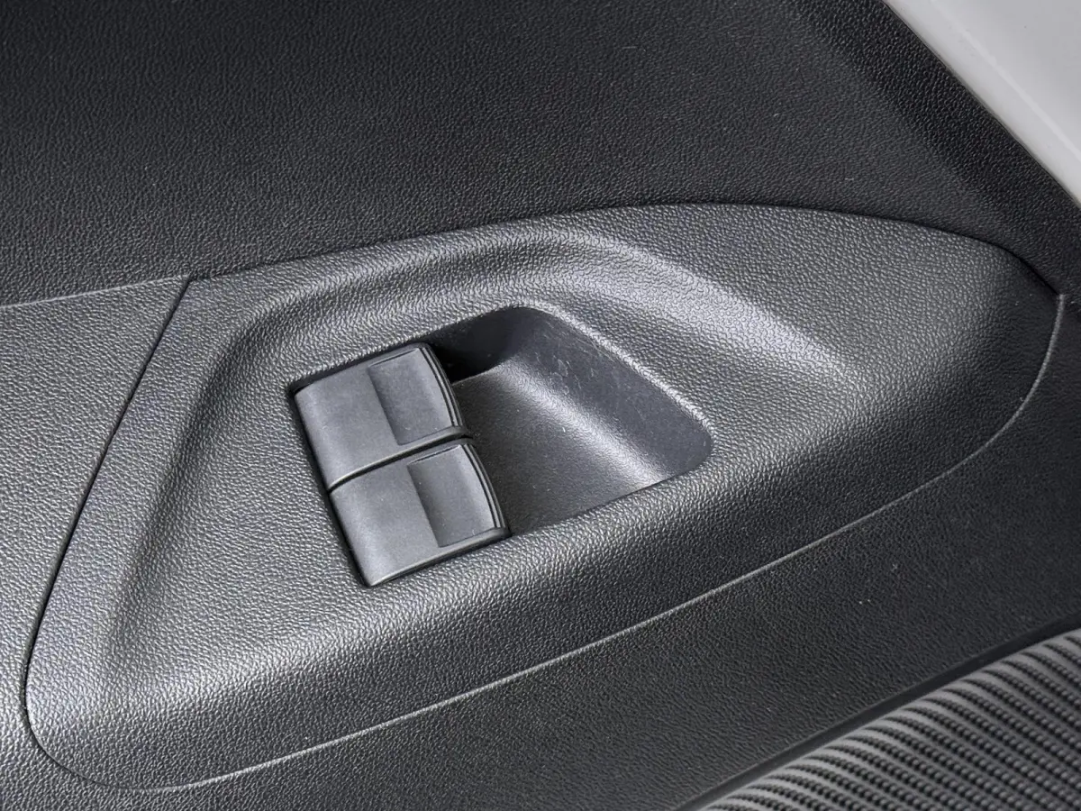 1.0 e-VTi Allure | lederen bekleding | stoelverwarming | achteruitrijcamera | climate control |