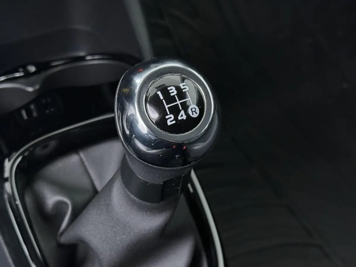 1.0 e-VTi Allure | lederen bekleding | stoelverwarming | achteruitrijcamera | climate control |