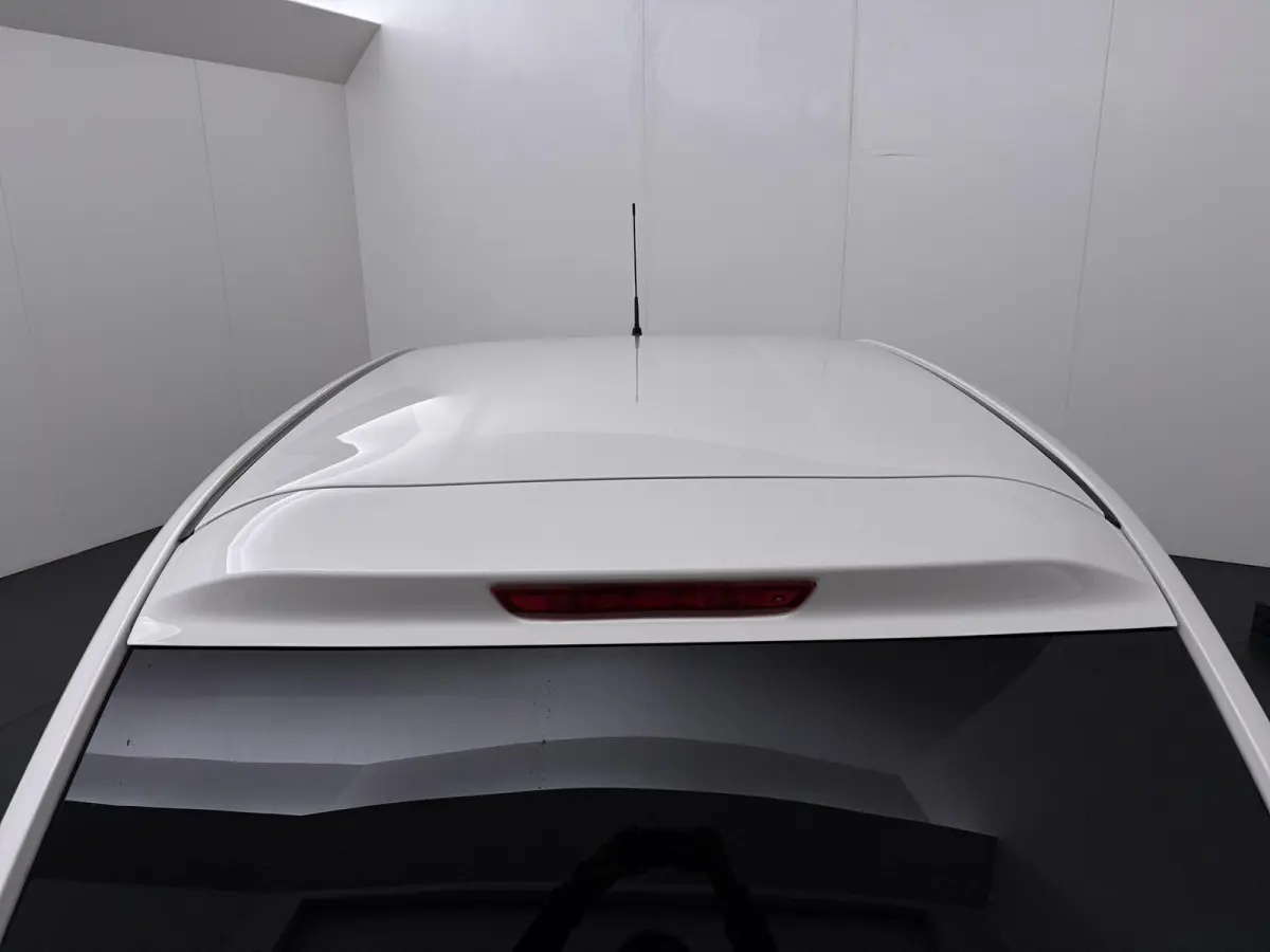 1.0 e-VTi Allure | lederen bekleding | stoelverwarming | achteruitrijcamera | climate control |