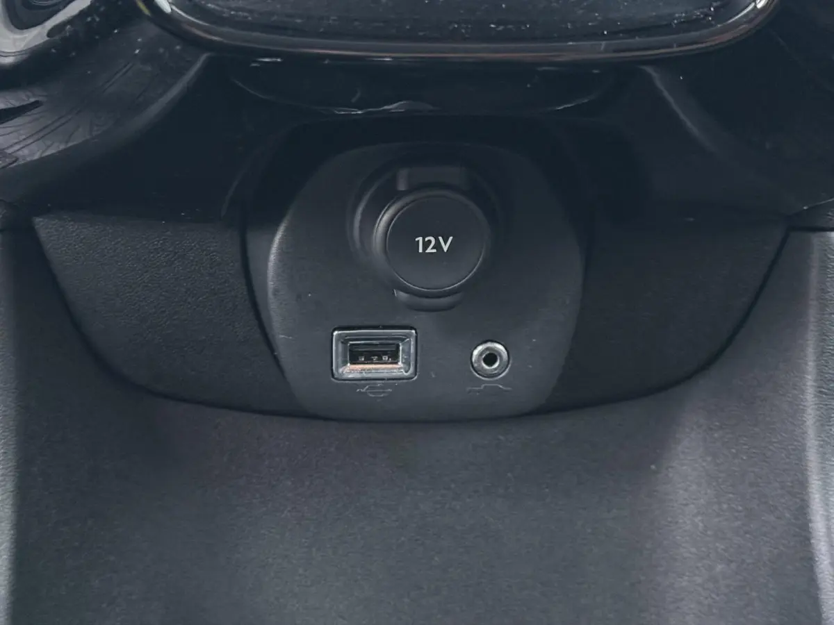 1.0 e-VTi Allure | lederen bekleding | stoelverwarming | achteruitrijcamera | climate control |