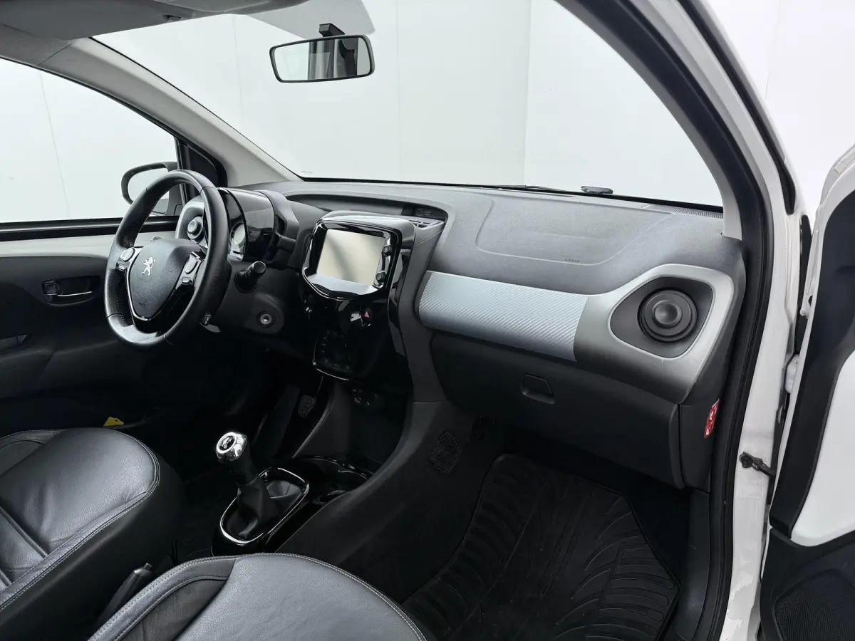 1.0 e-VTi Allure | lederen bekleding | stoelverwarming | achteruitrijcamera | climate control |