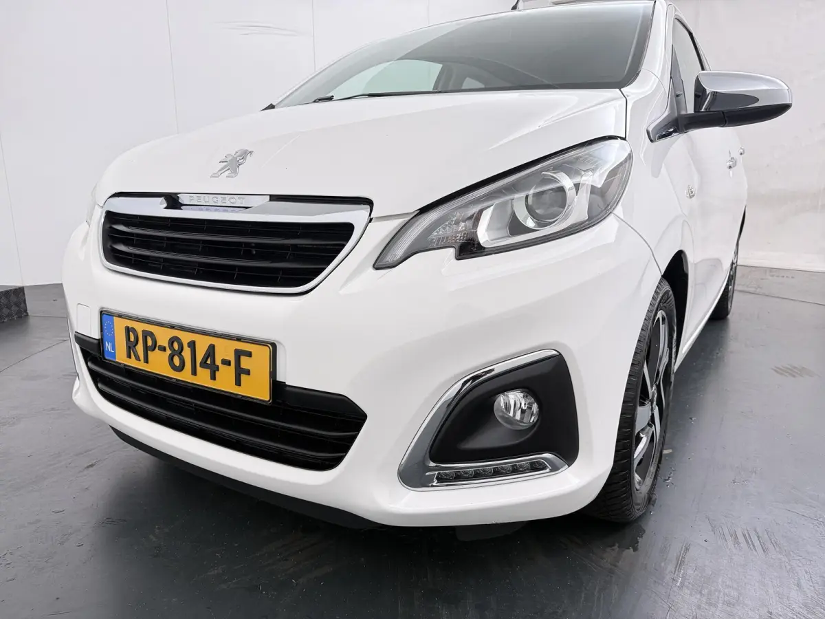 1.0 e-VTi Allure | lederen bekleding | stoelverwarming | achteruitrijcamera | climate control |