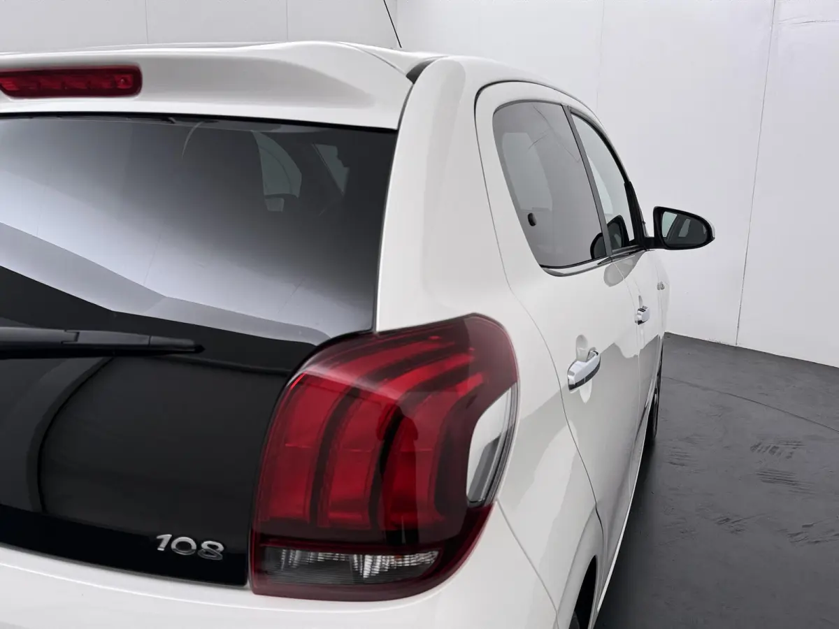1.0 e-VTi Allure | lederen bekleding | stoelverwarming | achteruitrijcamera | climate control |