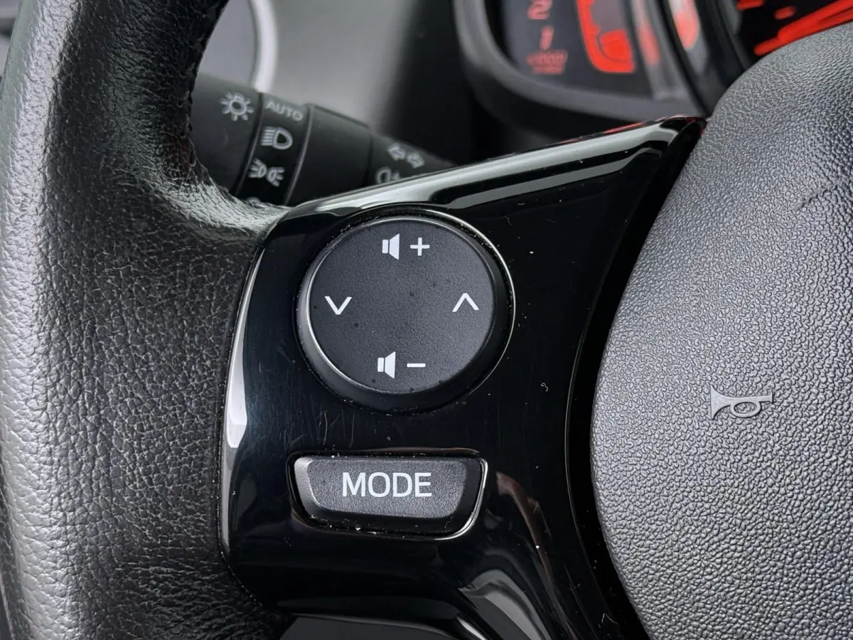 1.0 e-VTi Allure | lederen bekleding | stoelverwarming | achteruitrijcamera | climate control |
