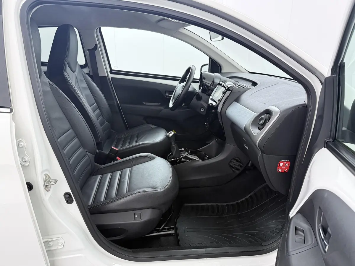 1.0 e-VTi Allure | lederen bekleding | stoelverwarming | achteruitrijcamera | climate control |
