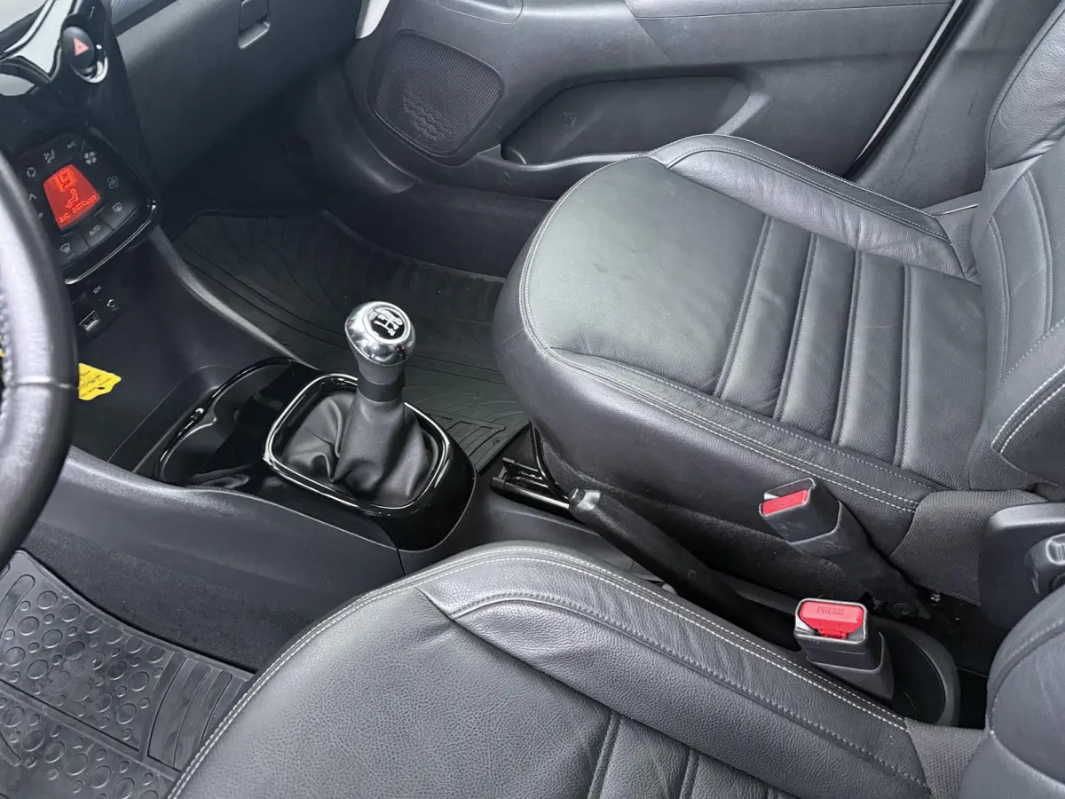 1.0 e-VTi Allure | lederen bekleding | stoelverwarming | achteruitrijcamera | climate control |