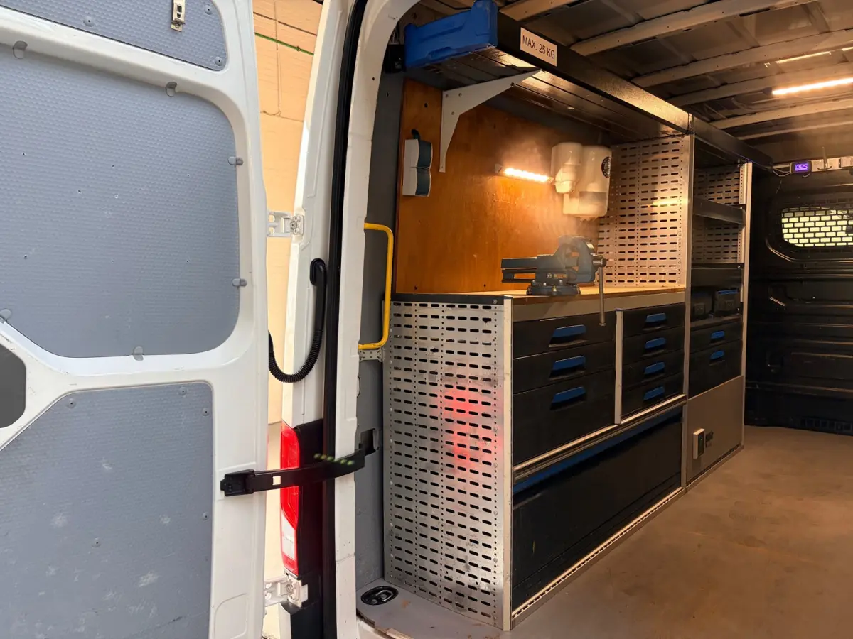 Servicewagen 35 2.0 TDI 140pk L3H3 Highline Sortimo Victron v230 Standkachel Trekhaak 3000KG RIJKLAARPRIJS