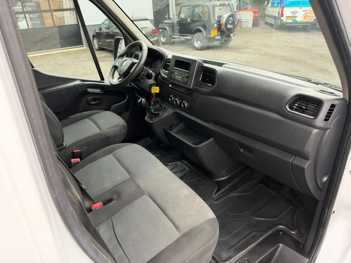 T35 2.3 dCi 165PK L4H2 EL Airco / Cruise
