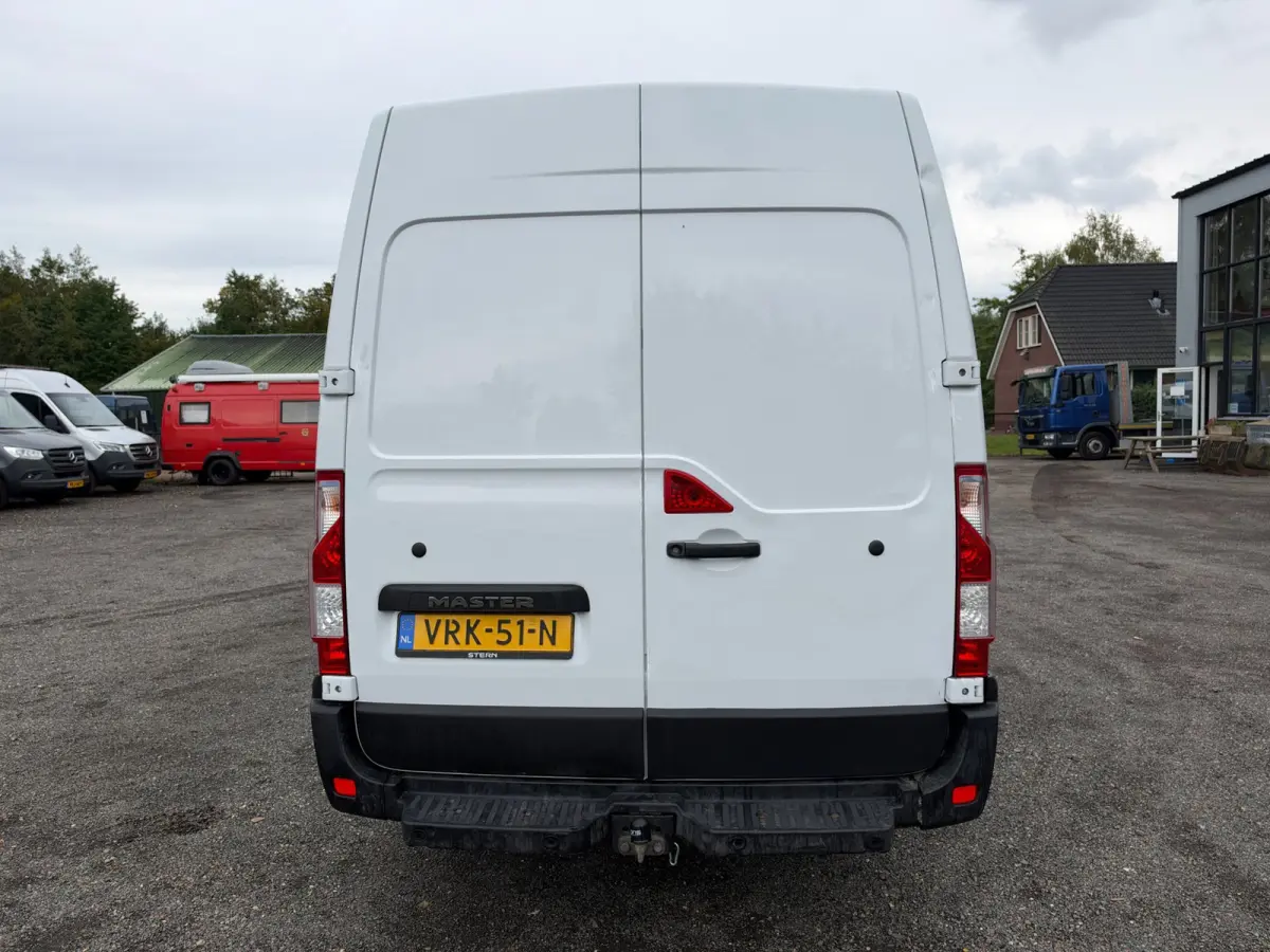 T35 2.3 dCi 165PK L4H2 EL Airco / Cruise