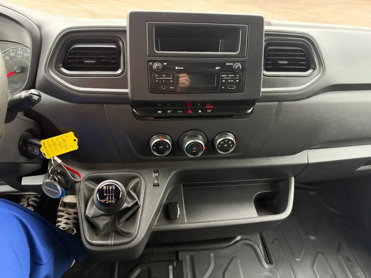 T35 2.3 dCi 165PK L4H2 EL Airco / Cruise